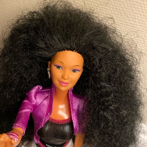 Mystery Barbie?? - Picture 3 of 10